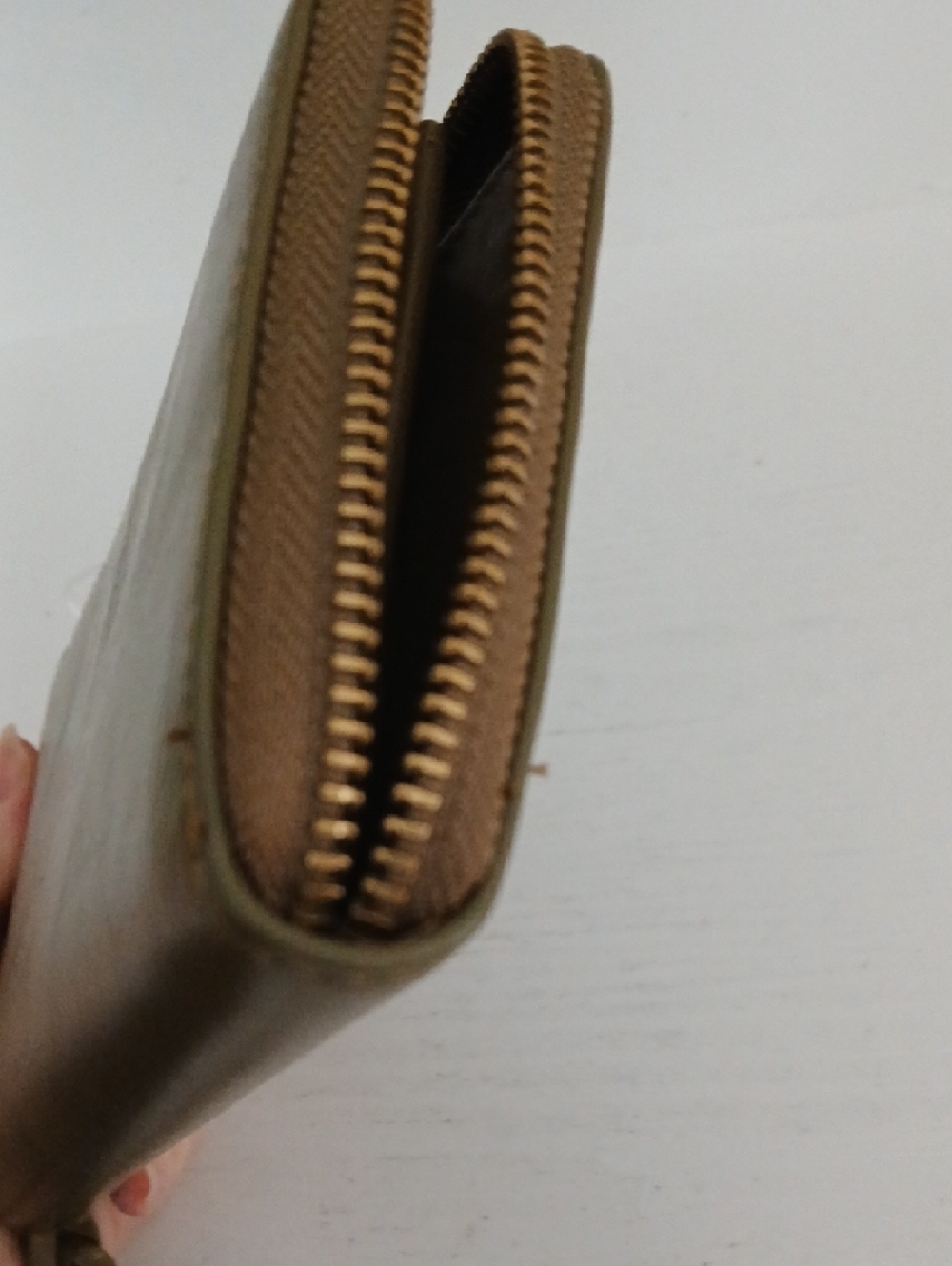 Universal Thread Zip-Around Wristlet Wallet - Picture 4 of 4